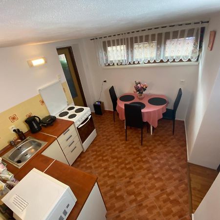 Privat Tilia Apartment Ivachnová Екстериор снимка