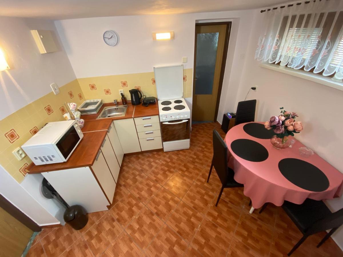 Privat Tilia Apartment Ivachnová Екстериор снимка