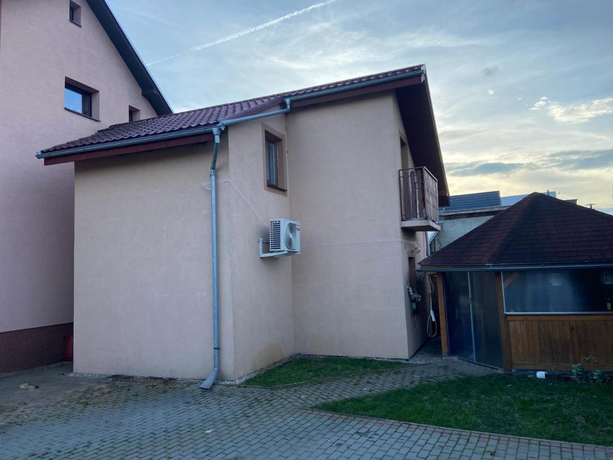 Privat Tilia Apartment Ivachnová Екстериор снимка